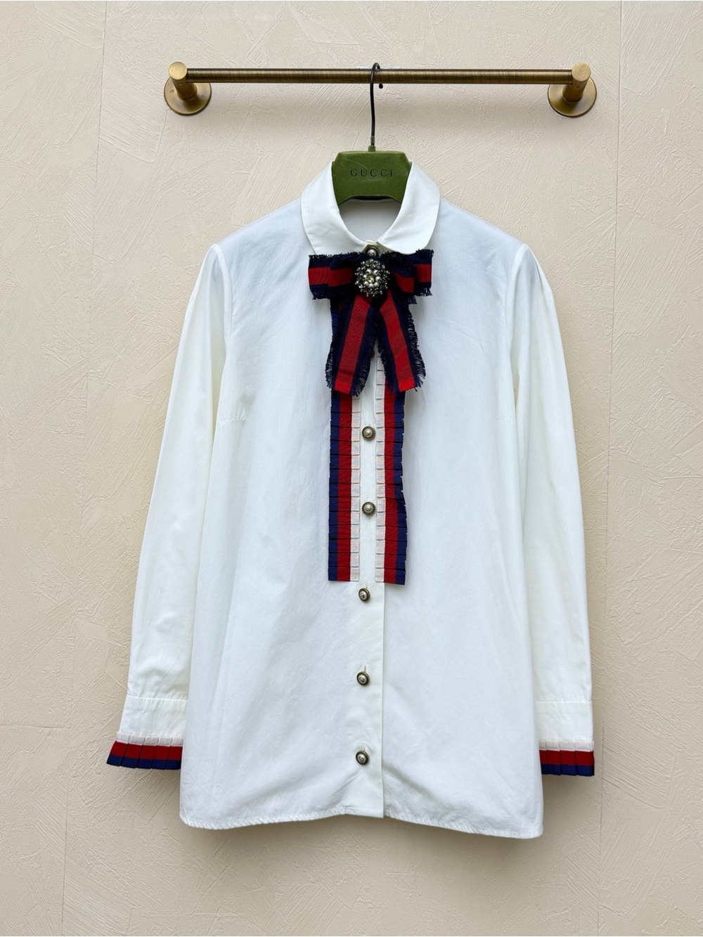 🚩steal Gucci White Button-Up Shirt with Red & Blue Ribbon Bow